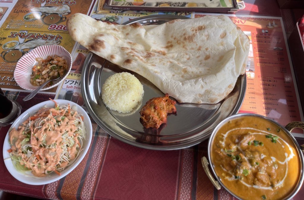 今日はカレーな気分でした🍛
たまにムショーーに食べたくなりませんか？
うちはカレーってあまり、あまりってかほぼ出ないので、めちゃカレーを欲する時があります。
そういう時は近所のカレー屋にGOです👍

三連休最終日良い夜を✨

#ブルバ #カレー