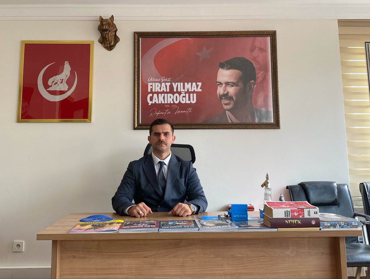 Bir de ölüme tutkulu olmalı insan..Ölümü, öldürmeli.    
Ölümü gül diye yakasında gezdirmeli!                                        

Her türlü fitneye kanılan çağda,
Şu; bütün sözlerden dönülen çağda,
Kutlu dava bitti denilen çağda,
Adın gönüllerde yazar Fırat’ım.