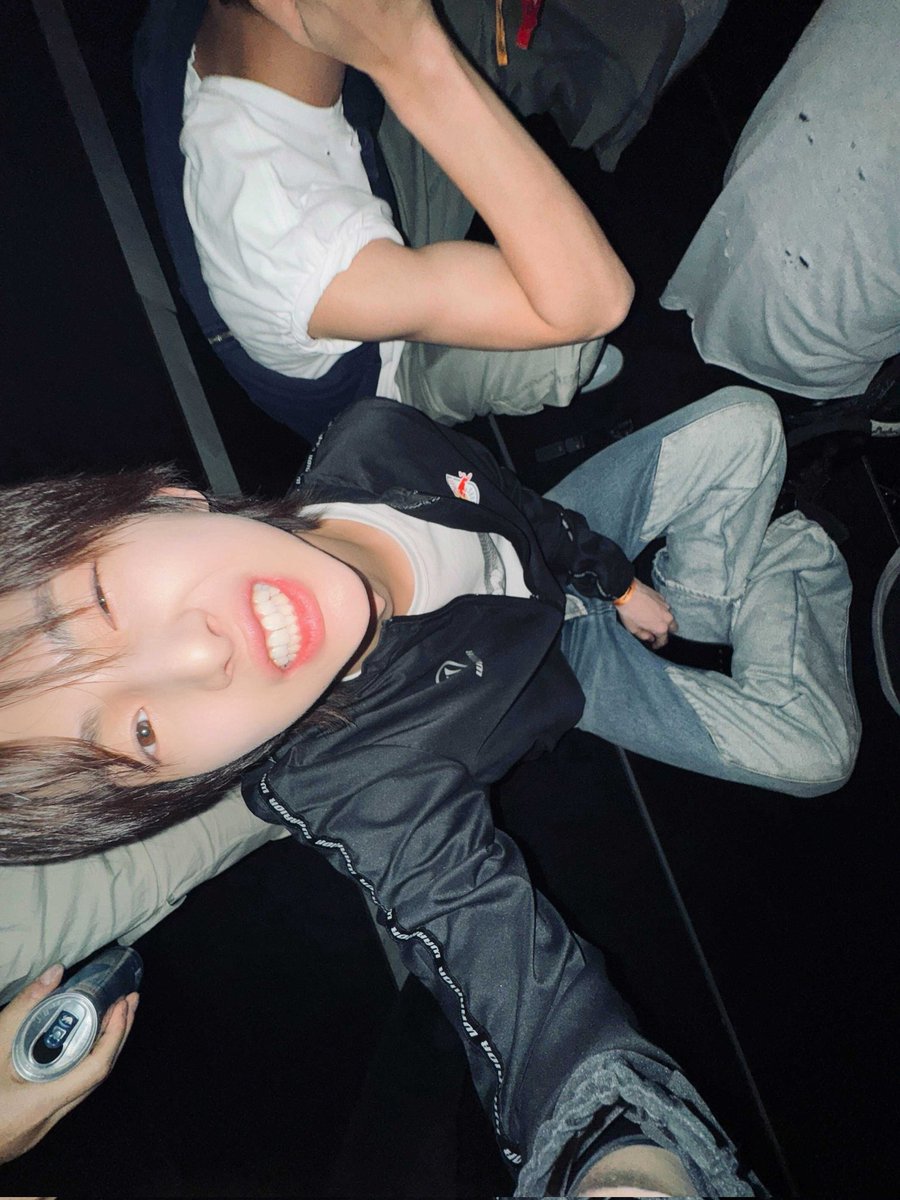 인생에서 한 번쯤은 이럴 때도 있는 거지 난 너가 돌아올 거라고 믿어 지금을 맘껏 즐기렴 루아야