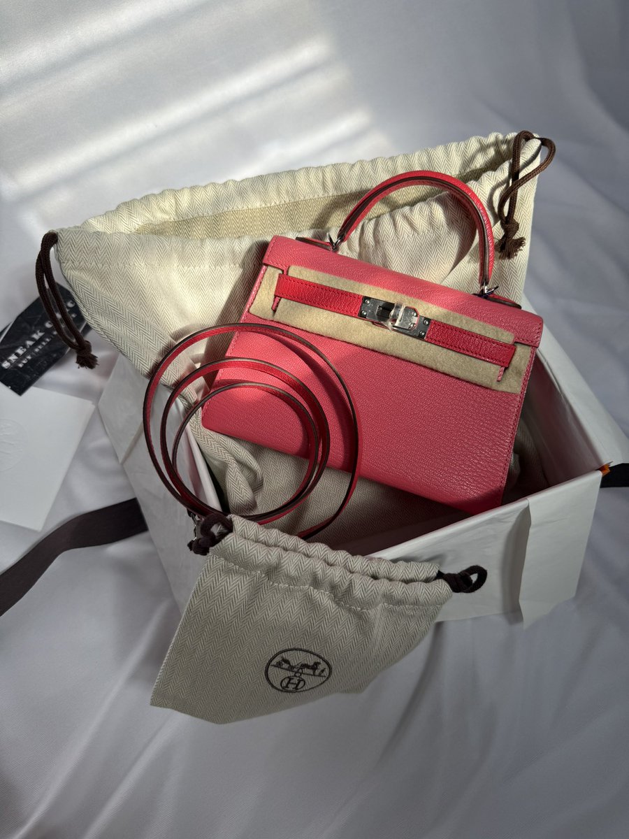 Sneakchic.in tweet media