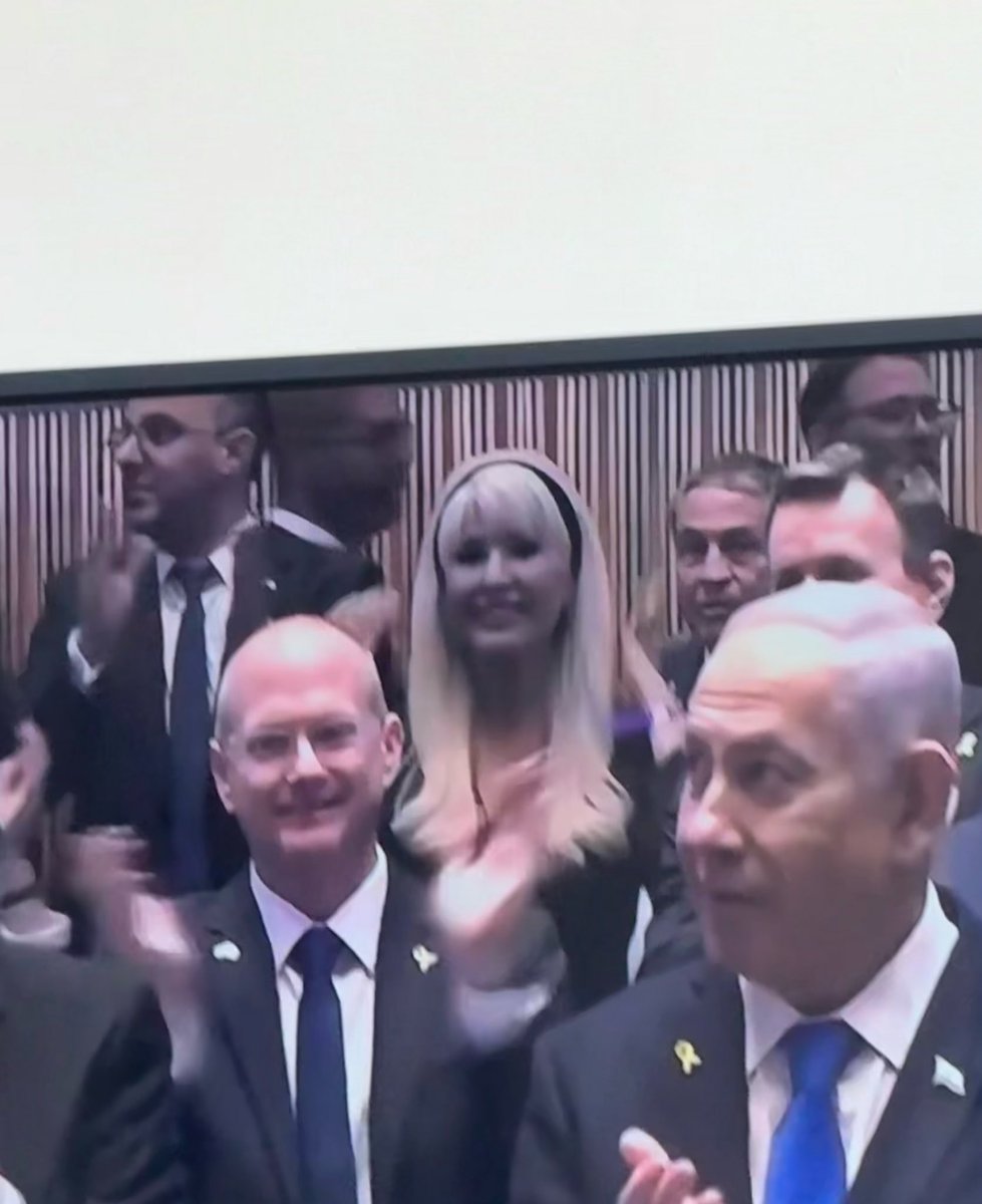 ליהיא tweet media