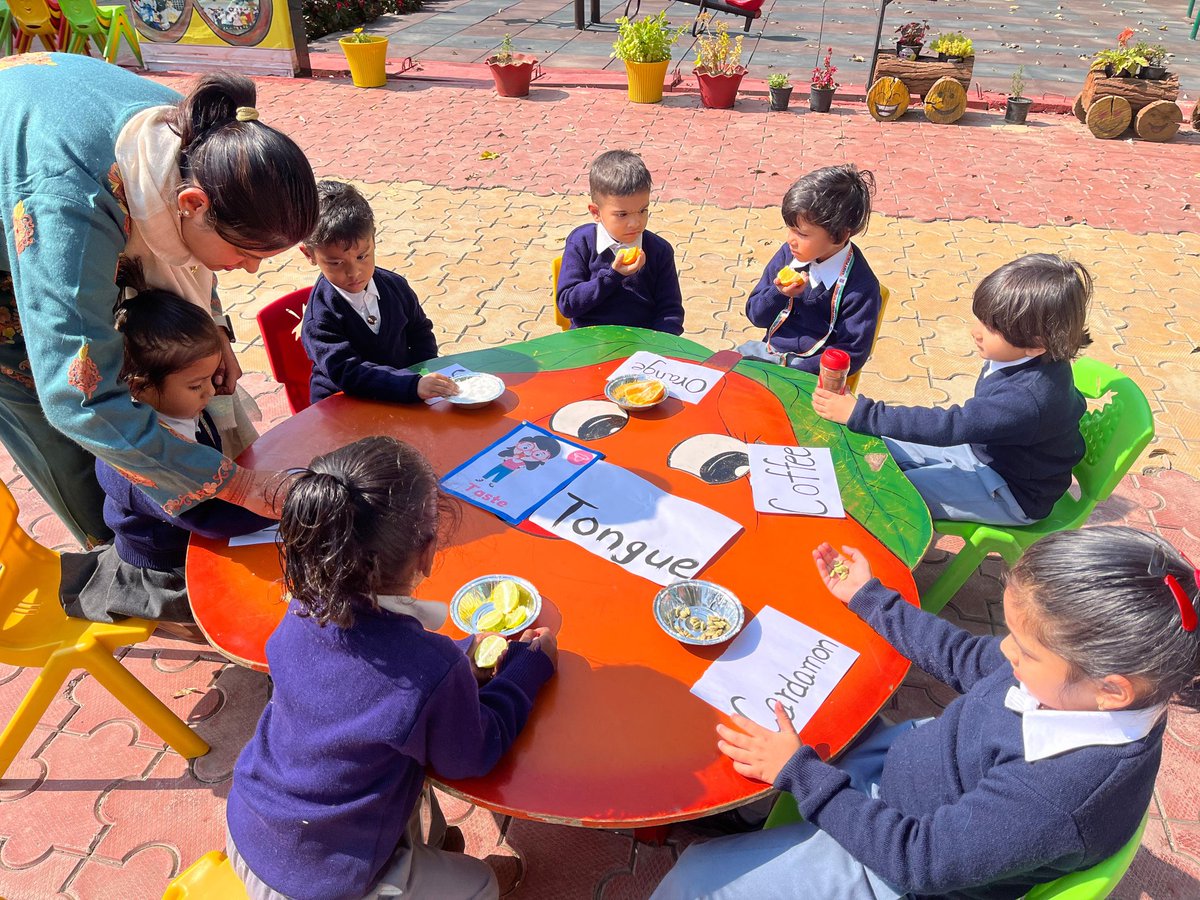 ASrinagar65188's tweet image. Tiny hands explored, tiny minds ignited! Our Sensory Station brought textures, smells &amp;amp; sounds to life - where learning Feels like play !
#KindergartenFun #LearningThroughPlay
#Balvatika