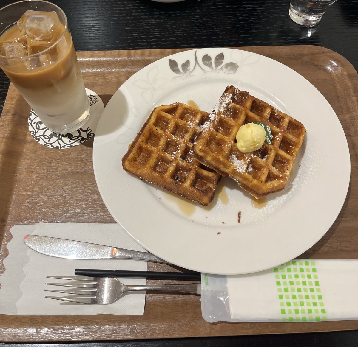 xekd3021's tweet image. 仕事帰りに白いゴルフ7.5GTIの人がいて『やっぱカッコイイよな』と思った〜🚗🎶

別れるまでには真後ろになったりもしたけど、ゴルフのあの丸っこいリアとかほんと好き。加速もさすがだったけど…（イキってた感が出てちょい残念😓）

アウディとはまた違う魅力なんだよね☺️