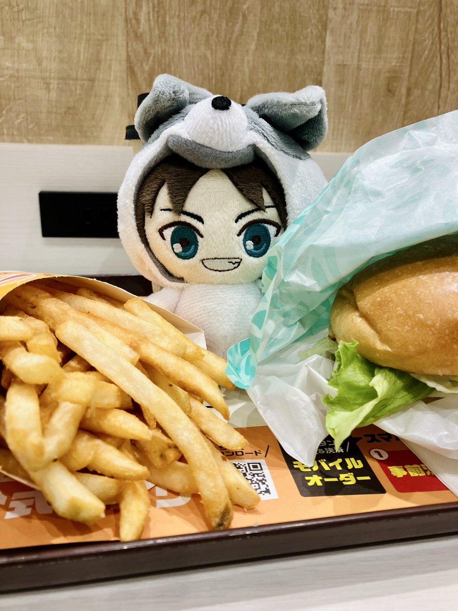 ばすわんと大わらじとハンバーガー☺️🐶

 #えれわんと一緒
