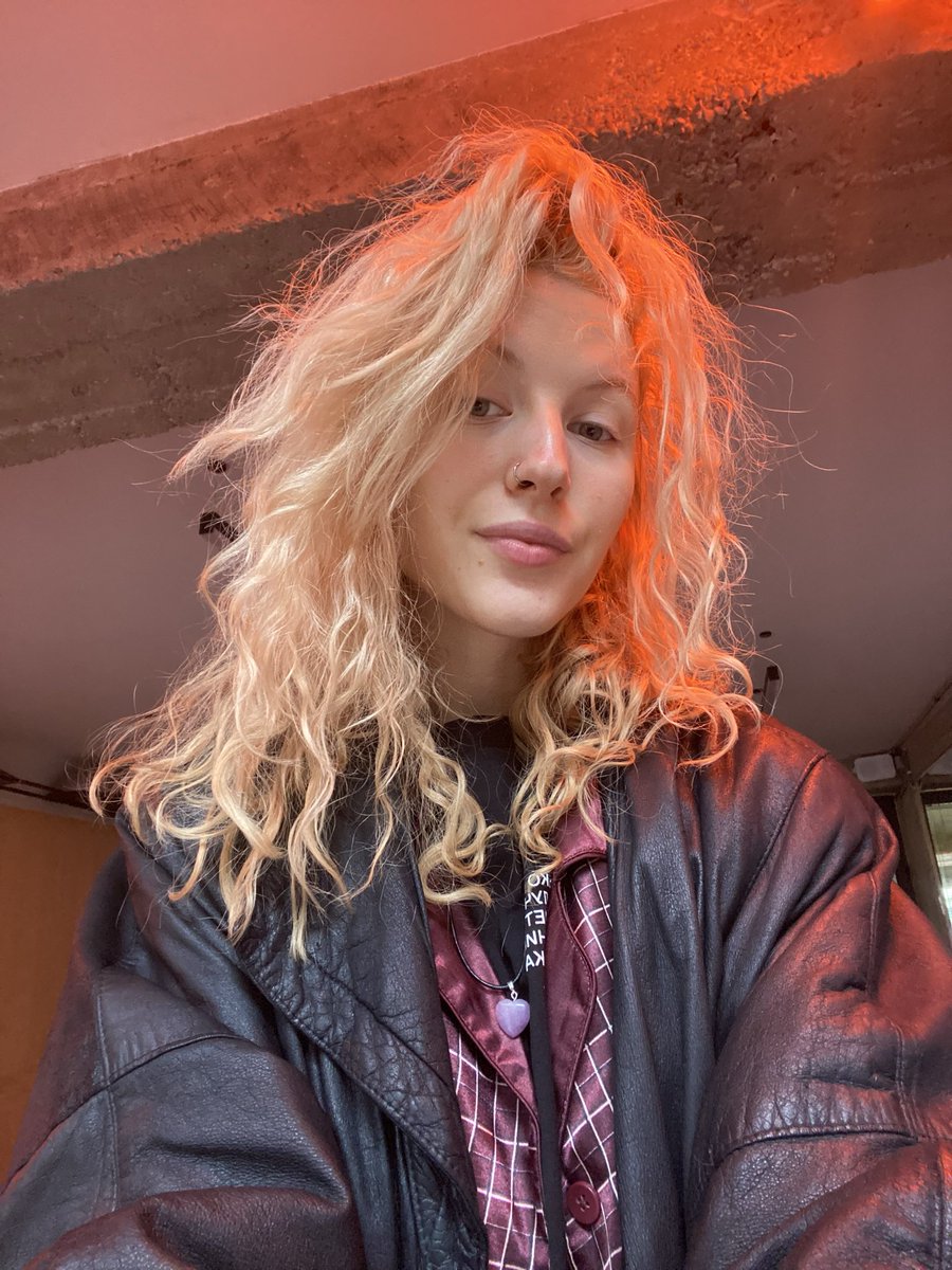 я в моменте экзистенциального ужаса прям щас