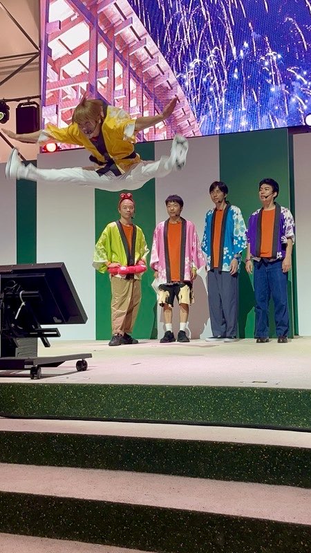 万博ありがとうございました！

世界陸上のライルズジャンプをするおばたと、見守るアキナさん&amp;カベポスターでお別れです！