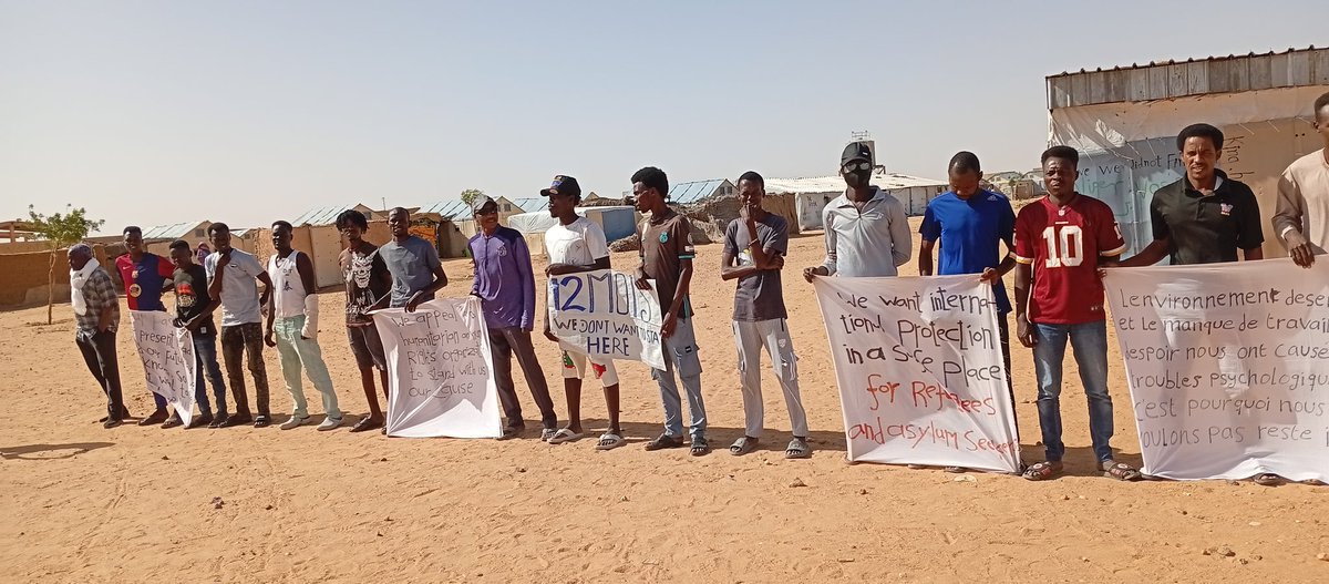 AhmedMoursal's tweet photo. A stubborn, peaceful protest that has been ongoing for more than a year, demanding. security, protection, and a future. which was not available to us @KellyTClements @Refugees @FilippoGrandi @hrw @Marodriguez1971 @LauraMorreale8 @JFCrisp #KeepEyesOnAgadez
#Ungarn
#WithRefugee https://t.co/ZU3s70JBfH