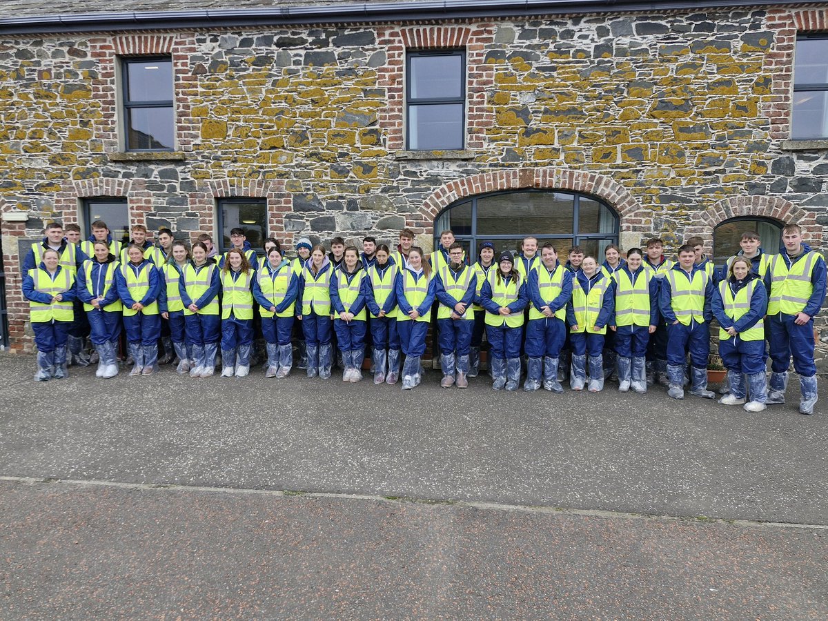 SiobhanJordan2's tweet photo. @AFBI_NI Hillsborough, always an enjoyable and informative trip with our 4th year Sustainable Agriculture class @dkitscience #dkit https://t.co/M7wVeD8Cwo