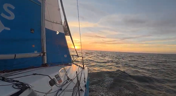 After 700 miles solo from Cascais, Mark O’Connor finally reached La Palma 🌋
A calm delivery, time to reflect and prepare before the 2nd leg of the #MiniTransat.
Next stop: 🇬🇵 Guadeloupe – 2,600 NM solo across the Atlantic! 🌊
#Sailing #EXID-CD #OceanRacing