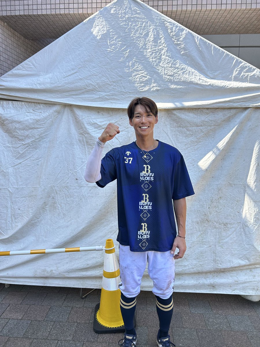 今日は、フェニックスリーグ、日本ハムファイターズvsオリックスバファローズ戦取材の為、アイビースタジアムに行って来ました！試合前にオリックス石川亮選手に話を聞いて来ました！

#見てきて藤夫
#日刊スポーツ
#田村藤夫
#石川亮
#オリックスバファローズ