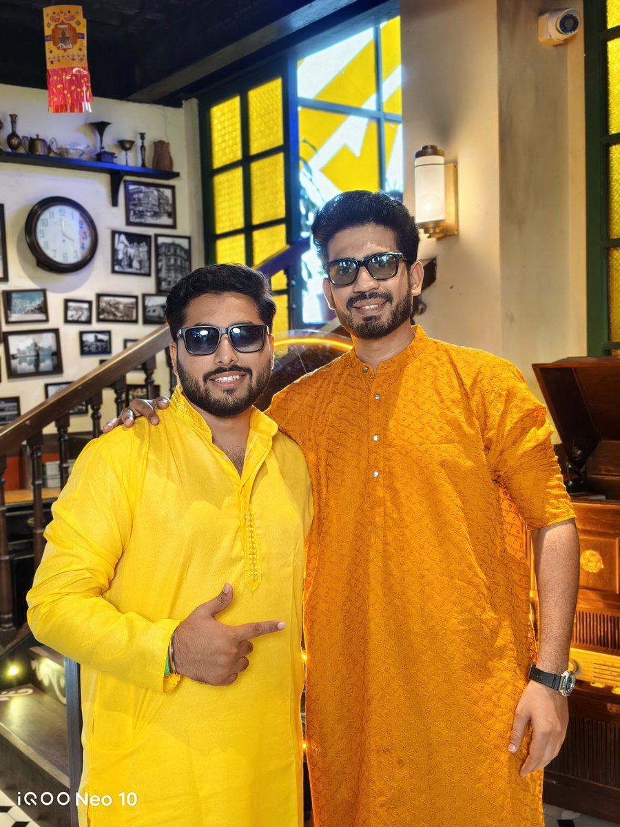 Smartphone_eyes's tweet photo. Slaying in ethnic wear at the iQOO Festive Connect! Loved catching up with the community and sharing some 'fully charged' moments. Always a blast with the iQOO fam. ⚡️

@parakram_h @souravO0 @nitinpanwar0005 @amitnaamhai https://t.co/4PNBzA6zWz