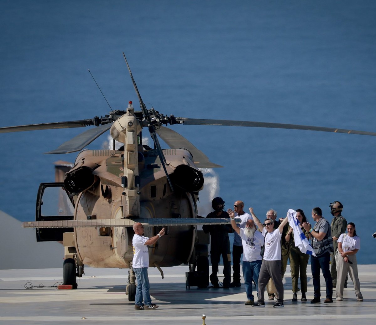 עמרי מירן בבית! מנופף בדגל על גג בית החולים