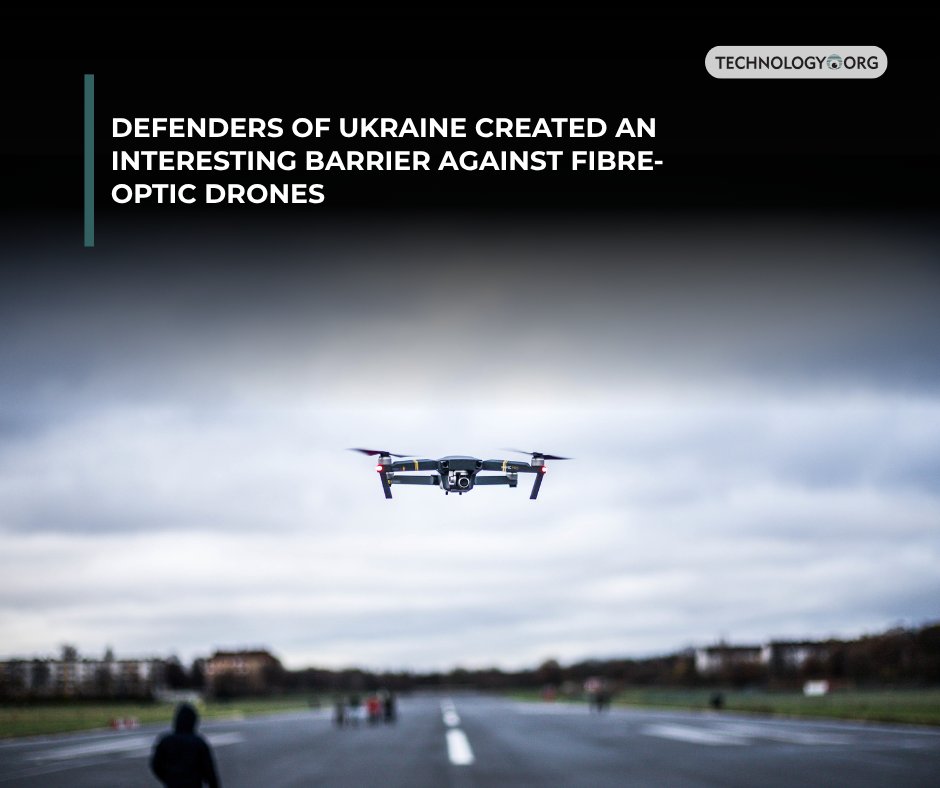 TechnologyOrg's tweet image. Sometimes the best way to beat a tech threat is with something very simple. Ukraine’s new rotating barbed wire barriers can slice fiber-optic drone cables, stopping drones that can’t be jammed.
Full article: technology.org/2025/10/11/def…
#Ukraine #drones #military #technews