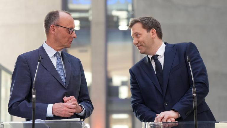 e_munich's tweet image. ''Deutschland'' wird definitiv fallen.
Entweder freiwillig ein muslimisch geprägtes Dritte Welt Land oder eine atomare Wüste.
#Hamburg mitsamt seinen grünen, frisch gewählten Enteigungs- und Deindustrialsierungsvorposten von #FridaysforFuture und das hoffnungslos islamisierte