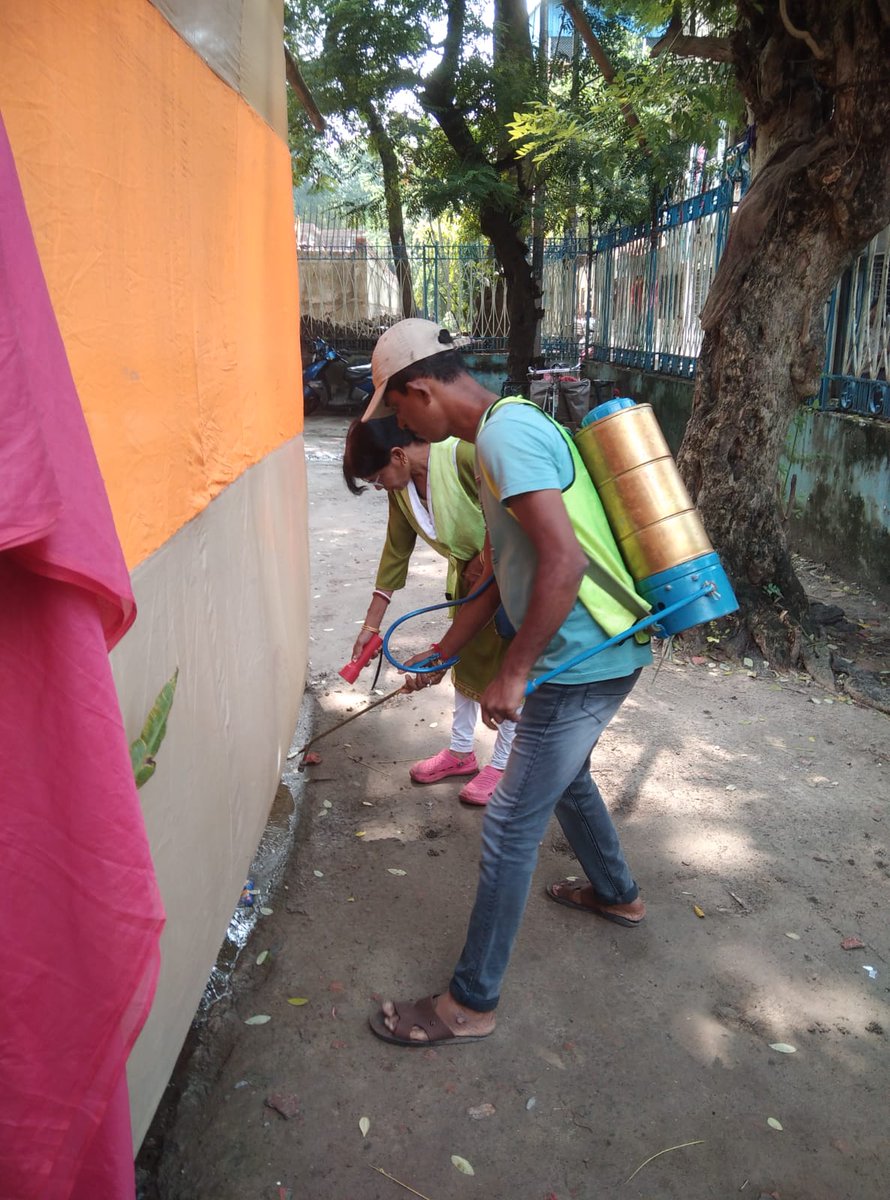 kmc_kolkata's tweet image. A few pictures of the frontline workers of the Vector Control Team on duty across the city.

#VectorControlByKMC #KMConDuty