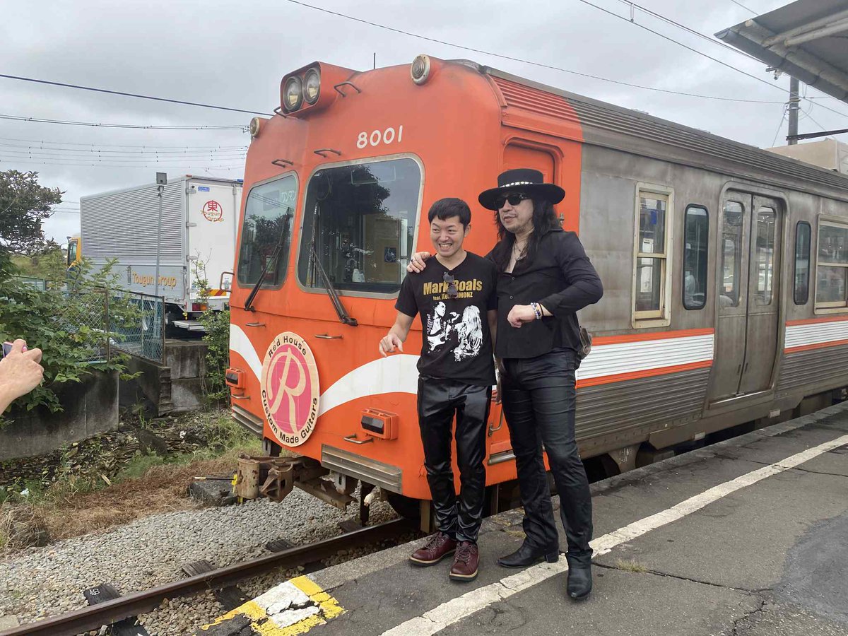 メタルトレイン今年も乗車してしまいました！
ケリーさんにお会いするのがめちゃ楽しみにしてました！
カズさん、ヨースケさんも含め毎年超絶な演奏ありがとうございます😊
#岳南電車が爆音ライブハウスに
#超絶への旅
#重金属列車