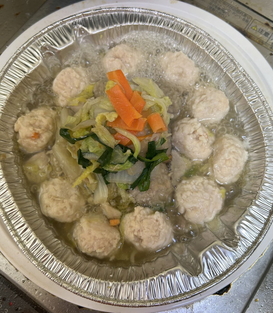 usa_condon_1970's tweet image. 阿波尾鶏つみれ🐓大量追加投入して完成🍲🌬️

さぁ頂きます✨♪(๑ᴖ◡ᴖ๑)♪✨

#鶏塩ちゃんこ🍲🌬️
#阿波尾鶏🐔