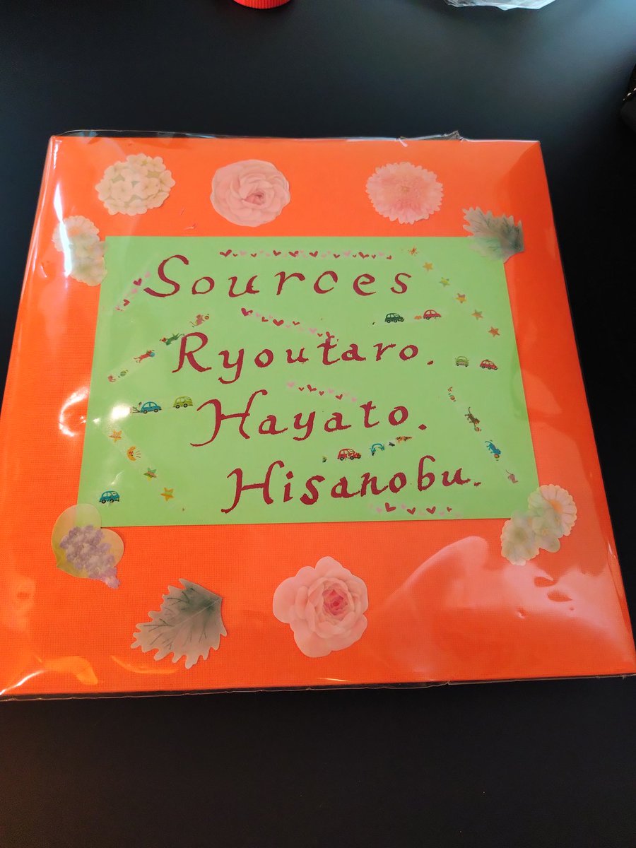hanhan320's tweet image. お花無事に届いて良かった♪
そしてみんなで作ったアルバムも
無事に綾ちゃんに託してきました🥳
あとで3人で見て保管してくれるそうです💓
源っちゃん達みんなありがとうございました😊
詳細は後ほどで(⁠ﾉ⁠◕⁠ヮ⁠◕⁠)⁠ﾉ⁠*⁠.⁠✧
ホールライブ成功おめでとう🎉
#sources
#源っちゃん