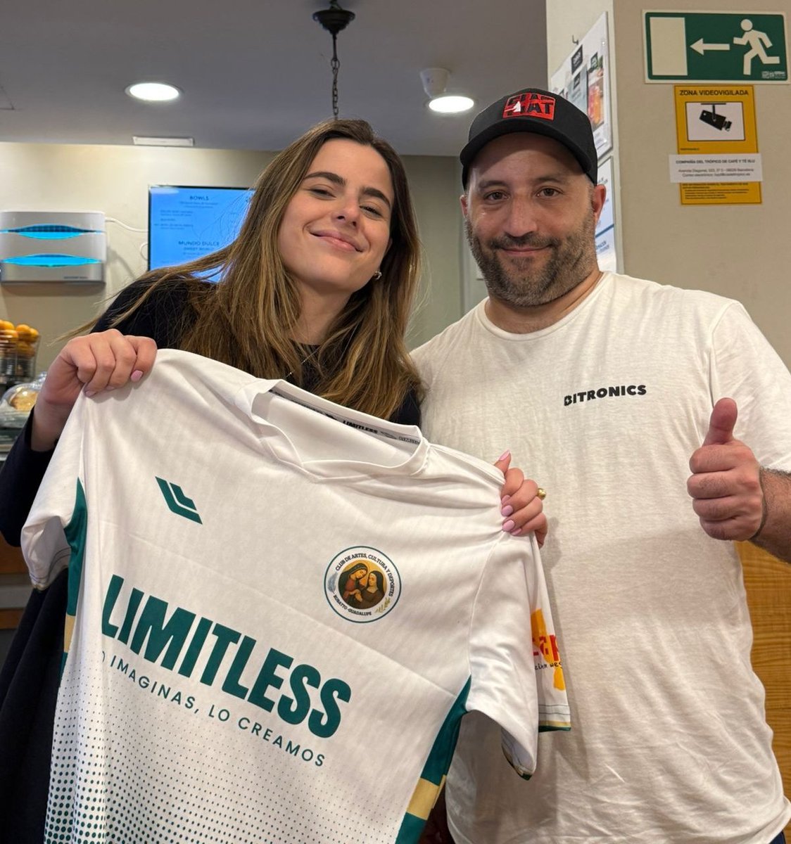 Escuelita Bitcoin #FREESAMOURAI (@escuelitabtc) on Twitter photo 🩵 Estuve con Isabella de <a href="/geyserfund/">Geyser ⚡️</a> en Madrid, se llevó una remera del Club Deportivo Rubato- Guadalupe <a href="/Fundguadalupepy/">Fundación Guadalupe</a> ⚽️ Nuestra campaña vuelve a latir, ya está activa otra vez.
geyser.fund/project/guadal…
Los niños merecen un lugar digno para vivir. Ayudanos a hacerlo posible. 🩵 Estuve con Isabella de <a href="/geyserfund/">Geyser ⚡️</a> en Madrid, se llevó una remera del Club Deportivo Rubato- Guadalupe <a href="/Fundguadalupepy/">Fundación Guadalupe</a> ⚽️ Nuestra campaña vuelve a latir, ya está activa otra vez.
geyser.fund/project/guadal…
Los niños merecen un lugar digno para vivir. Ayudanos a hacerlo posible.
