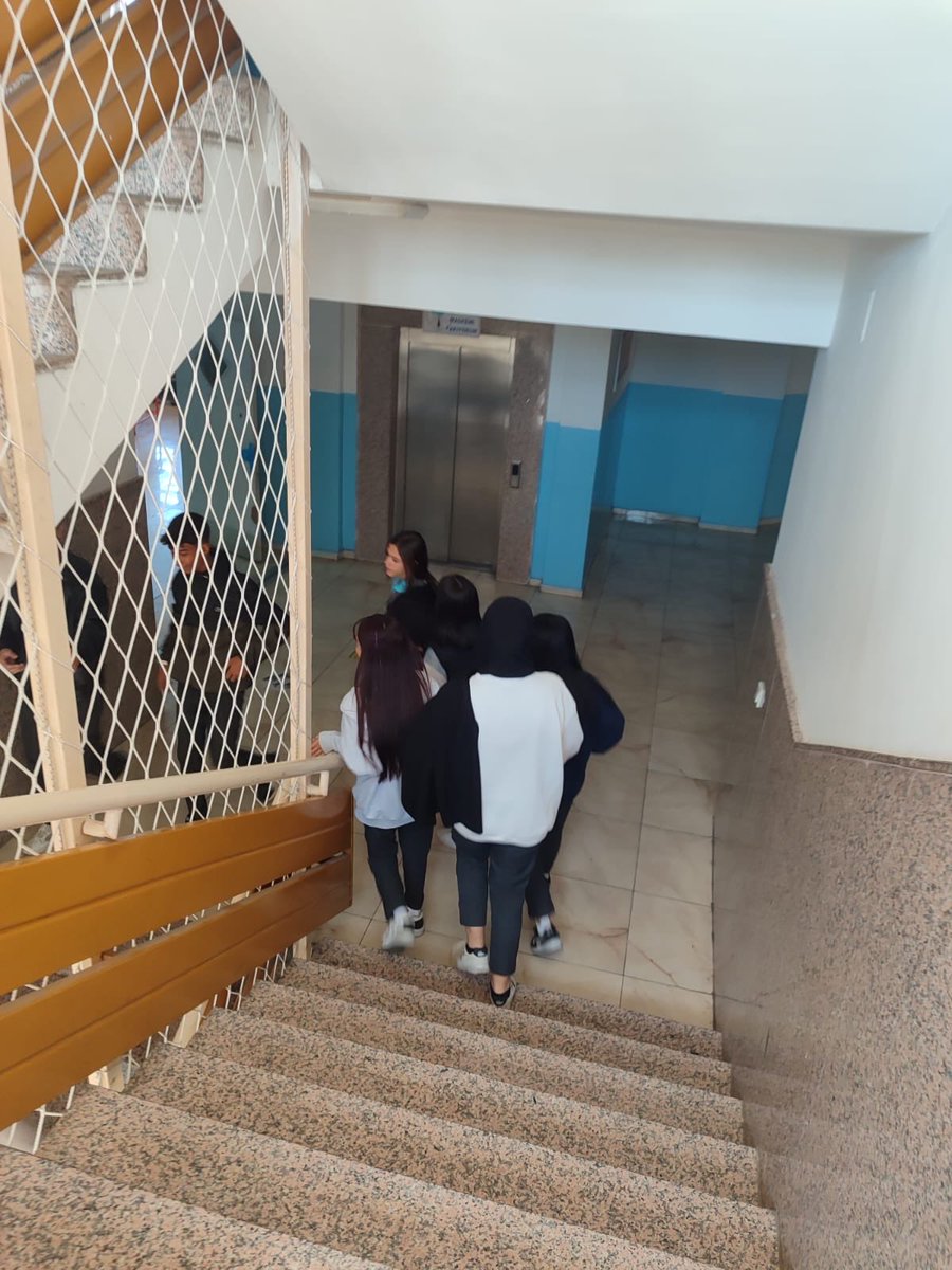 NizipCmtal's tweet photo. “Afetler ve Dayanıklılık Ayı” kapsamında okulumuzda tahliye tatbikatı düzenlenmiştir. 
@cengizgundes46 @NizipilceMEM https://t.co/62PGtckNhX