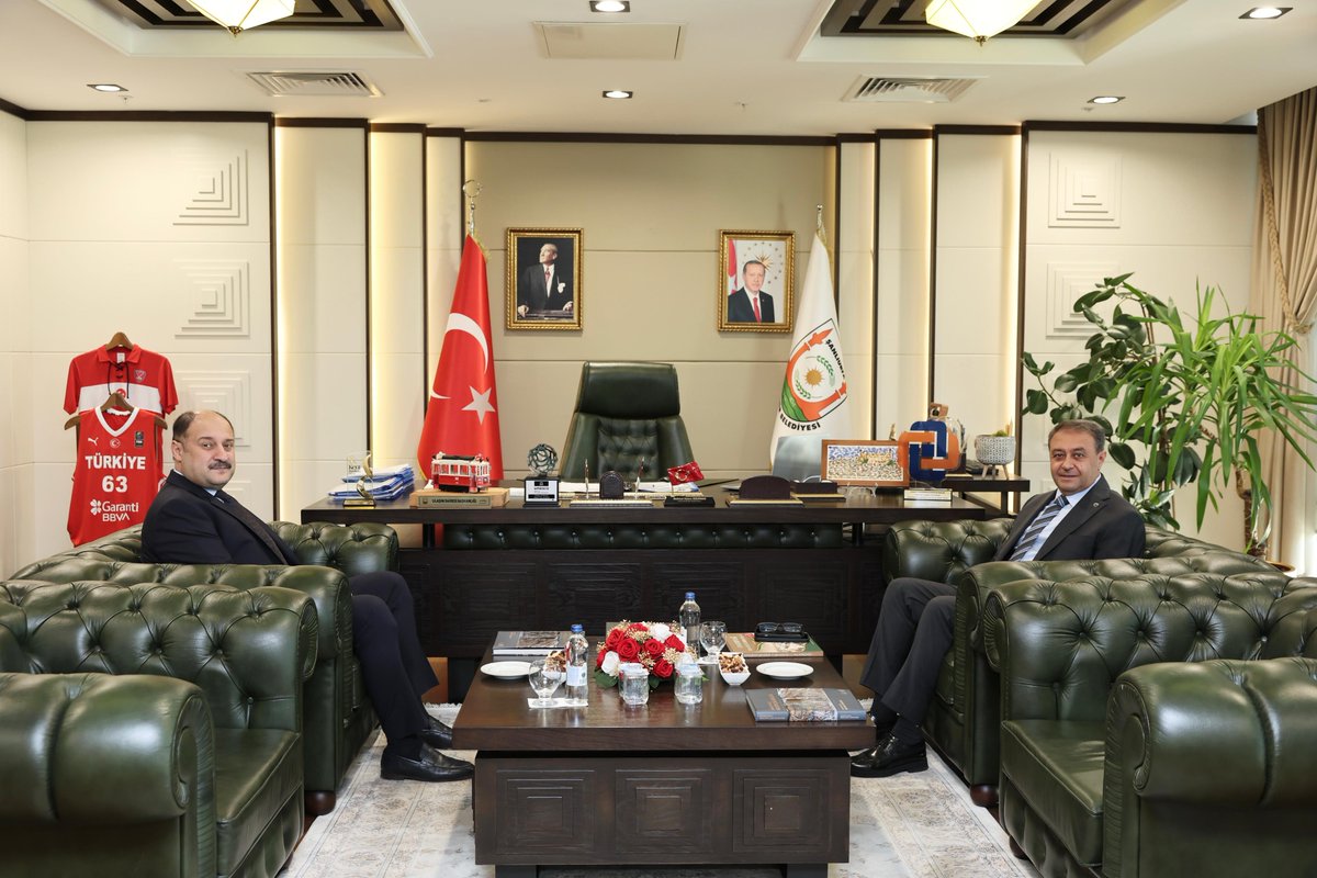 Şanlıurfa Valimiz Hasan Şıldak, Şanlıurfa Büyükşehir Belediye Başkanımız Mehmet Kasım Gülpınar'ı ziyaret ettiler.

Nazik ziyaretlerinden dolayı kendilerine teşekkür ederiz.