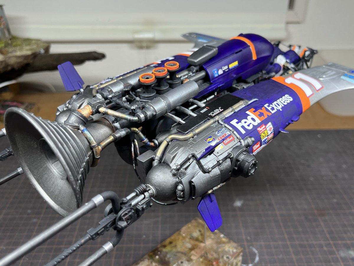 #katoya個展 #架空飛行体
あとは汚しだけかな？
筆塗りでレーシーな塗り分けはムズイです😆