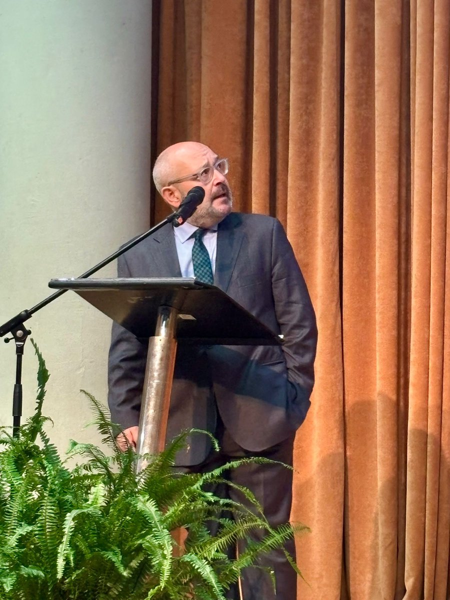 Los <a href="/Registrador_es/">Registradores de España</a> participan en la jornada "Preparar, prevenir, recuperar: oportunidades en la reconstrucción climática" de <a href="/CienciaGob/">Ministerio de Ciencia, Innovación y Universidades</a> en <a href="/JardiBotanicUV/">Jardí Botànic UV</a> Luis Benavides habla sobre iniciativas en el ámbito registral <a href="/CalabuigOrts/">CARLOS ORTS CALABUIG</a> <a href="/ambanon4/">Alejandro Bañón</a> <a href="/paulachust/">Paula Chust Mares</a> Javier Martínez