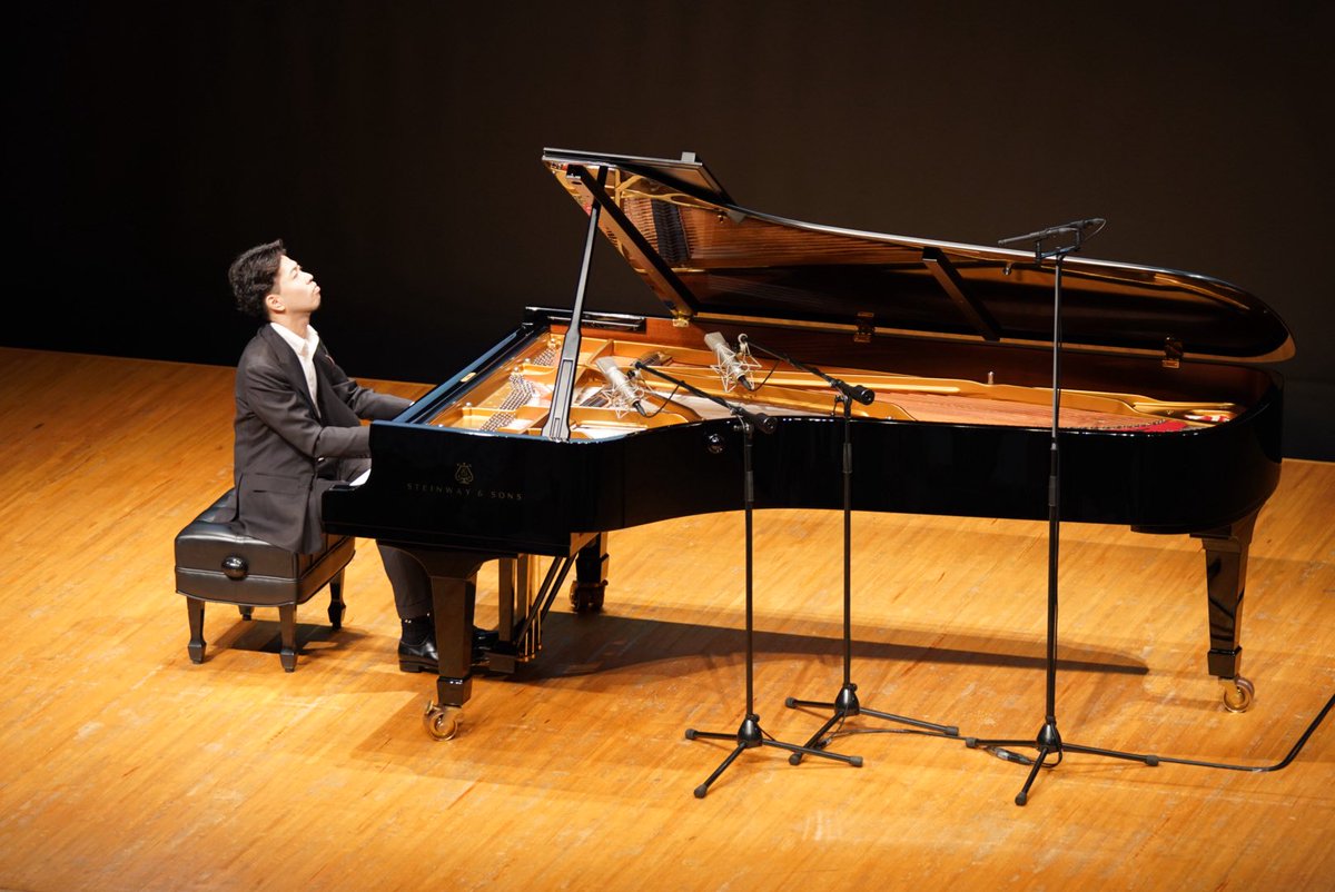 《クラシック★スターズ presents ピアノリサイタル》
第一部・第二部ともに終演いたしました！

4名のピアニストが紡いだ名曲の数々はいかがでしたでしょうか？
感想は #クラスタリサイタル にてお寄せください🎹

ご来場くださった皆さま、誠にありがとうございました！

©︎Junichiro Matsuo