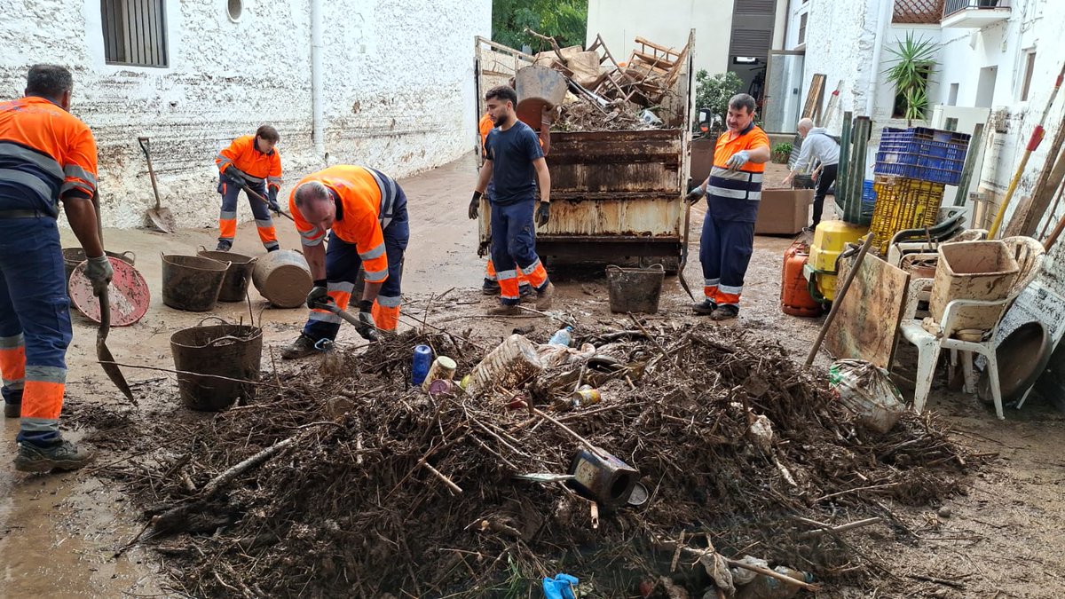 Nit complicada i matí d'avaluació de danys materials per iniciar la recuperació d'infraestructures davant les fortes pluges d'ahir.Continuem amb alerta,per això es demana continuar amb la prevenció perquè l'episodi encara no ha acabat Seguim treballant per restablir normalitat.