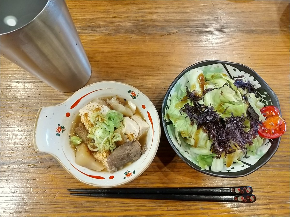 祝日居酒屋mako…
魚が続いてたので…。肉。牛すじの煮込み。
実家からもらった岩海苔があったので、チョレギサラダ。
柴漬けと、紫蘇の実と、鰹のハランボの仕込みもして…🤤
アテの仕込みに余念のない、飲んだくれ店主…😅