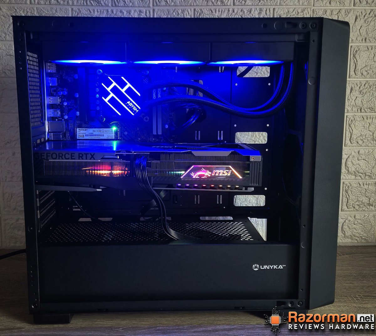 ¿Te gustan las cajas elegantes? Entonces no te pierdas nuestro análisis en Español de la UNYKach Revelat Madeira Black razorman.net/reviewshardwar… <a href="/UNYKAch/">UNYKAch</a> #review #analisis