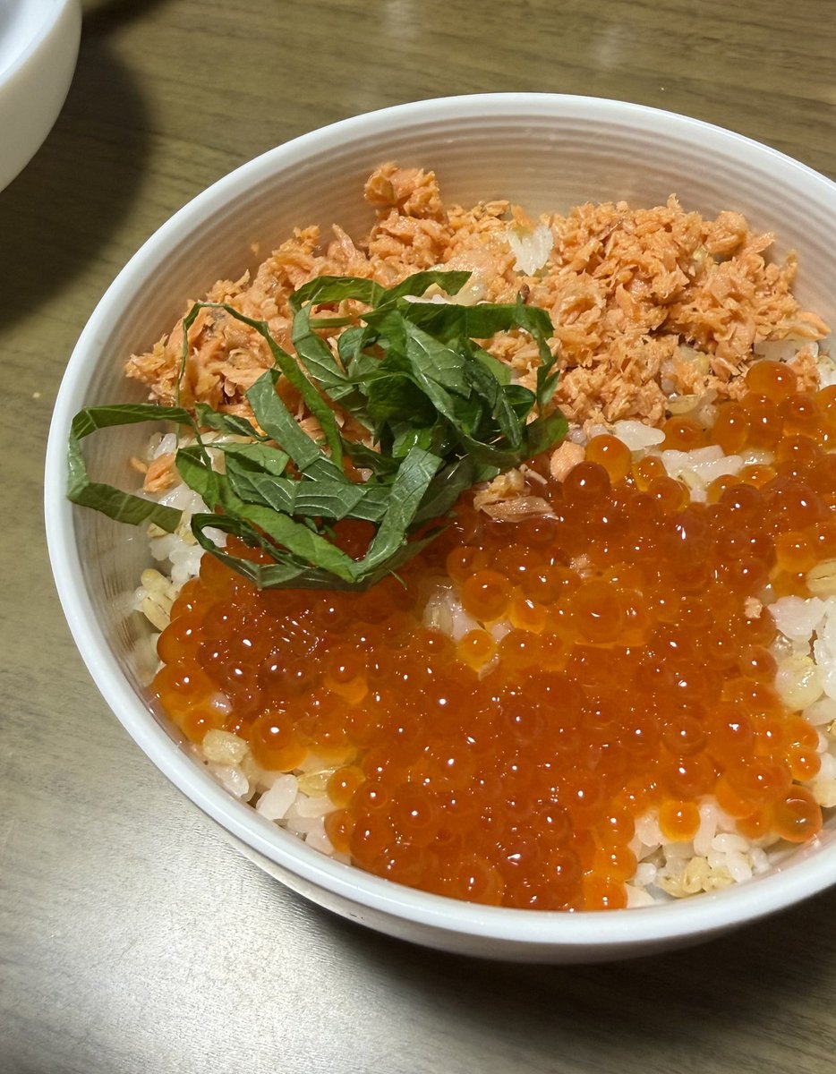 いくらとシャケの親子丼ヽ(´ω｀)ノｳﾏｼ