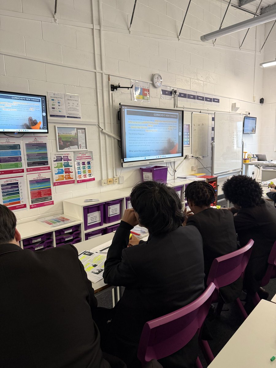 SmallHeathLA's tweet image. Excellent use of the visualiser with Year 11 to model expectations and guide students through Superpower Relations content before tackling an 8-mark narrative question. Strong focus on structure, precision, and historical understanding.
#TeachingAndLearning #History