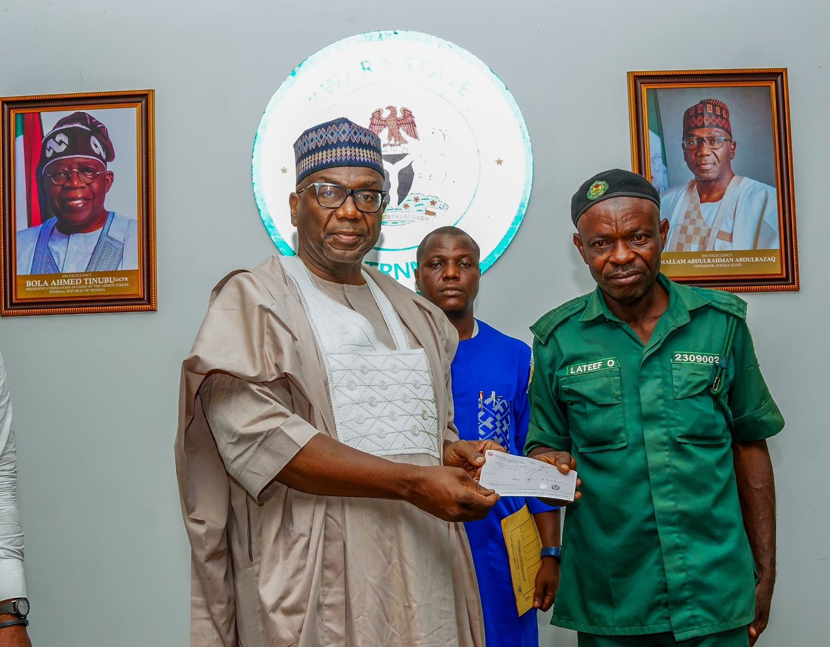 Gov <a href="/RealAARahman/">Abdulrahman Abdulrazaq</a> presents N80m cheques to families of forest guards killed in Babanla, Oke Ode, Eleyin incidents

•announces N100m support for families of Edu/Patigi 'community fighters' killed in ambush

•Hails victims’ patriotism, pledges continued support for relatives