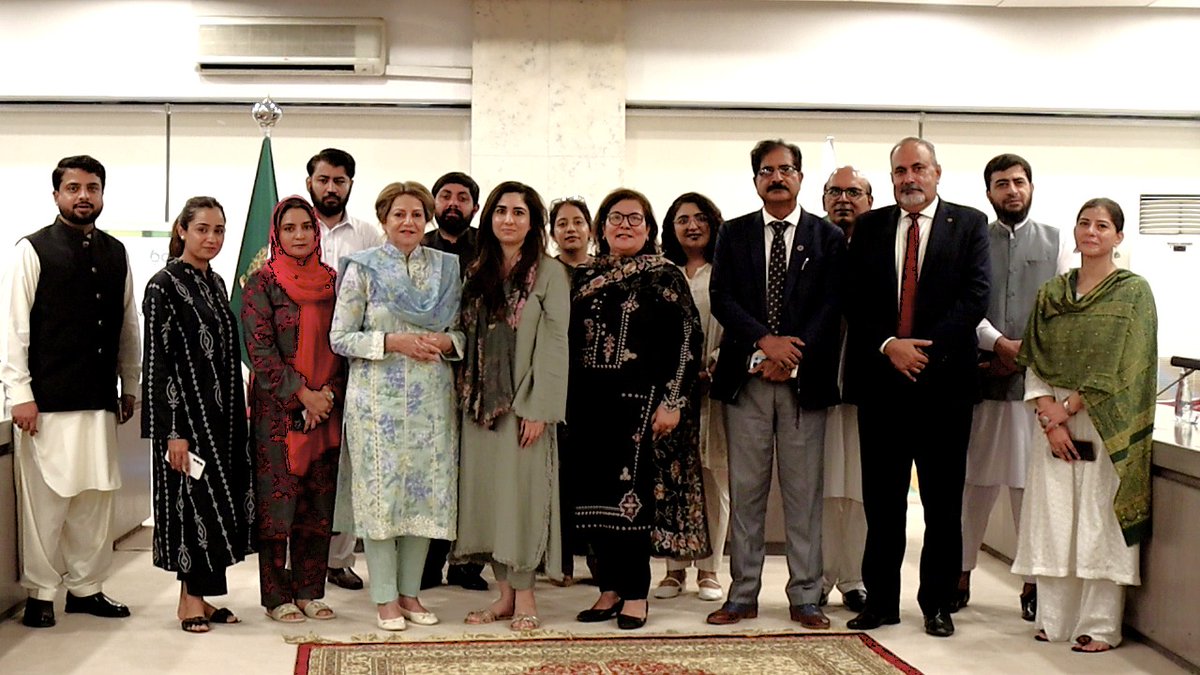 PYCAPk's tweet photo. 🇵🇰 We organized a parliamentary briefing with the SDG Task Force at the National Assembly under the #TransformPakistan campaign.
Hon. Shaista Pervaiz Malik, Convenor of the SDGs Parliamentary Task Force, reaffirmed support for a complete ban on PHOs. 💚 https://t.co/zDrkBuutMG