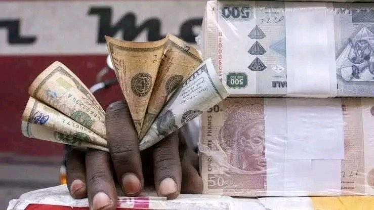 On ne le dit pas assez, mais le tissu économique de notre pays est en réel danger. La baisse du taux de change, bien que louable en apparence, dissimule en réalité un iceberg de manipulations politiciennes que le Congolais lambda ne percevra jamais. Ça craint !