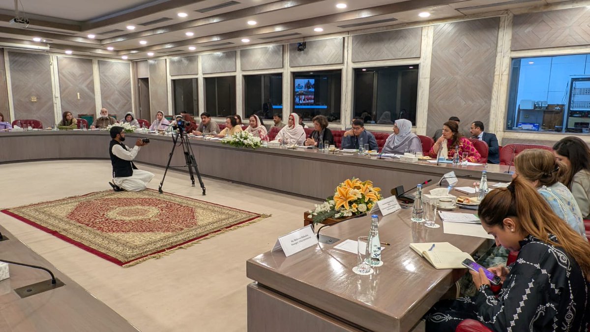 PYCAPk's tweet photo. 🇵🇰 We organized a parliamentary briefing with the SDG Task Force at the National Assembly under the #TransformPakistan campaign.
Hon. Shaista Pervaiz Malik, Convenor of the SDGs Parliamentary Task Force, reaffirmed support for a complete ban on PHOs. 💚 https://t.co/zDrkBuutMG