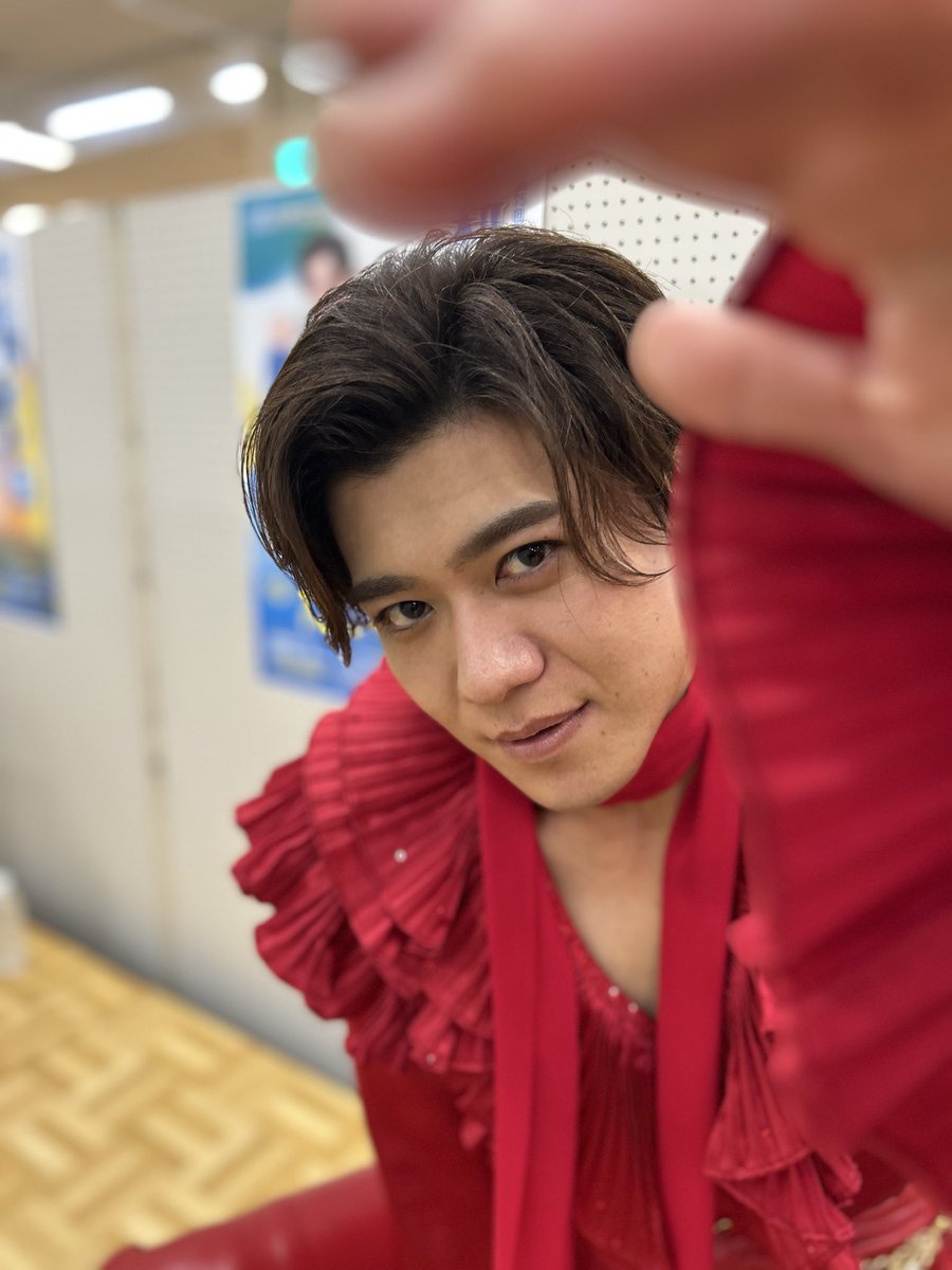 e1kotaku's tweet image. ハードスケジュールの中、新潟に来てくれて本当に本当におつかレオンでした👏👏
次は12月7日のホテルニューオータニ長岡さんでのディナーショーでお待ちしております🙇‍♀️🍽️✨
#新浜レオン #FunFunFun #リリイベ
#アピタ新潟西店