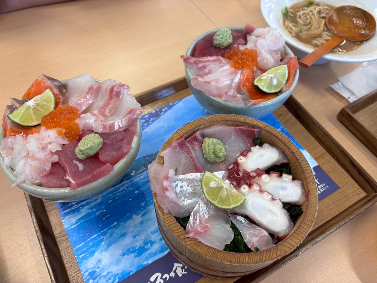 こんばんは！🌃
3連休いただいていました！

人生初の徳島県へ！🍠
　👉鯛に勝負を挑み大敗でした😭

海鮮丼も食べてリフレッシュできました‼️

淡路島にも行き、ラーメンと同じくらい好物の牛乳を大量摂取しました！🥛

私はいつもグルメツアーになるんです💦

#つぶやキコーナ 
#徳島県
#プチ旅行