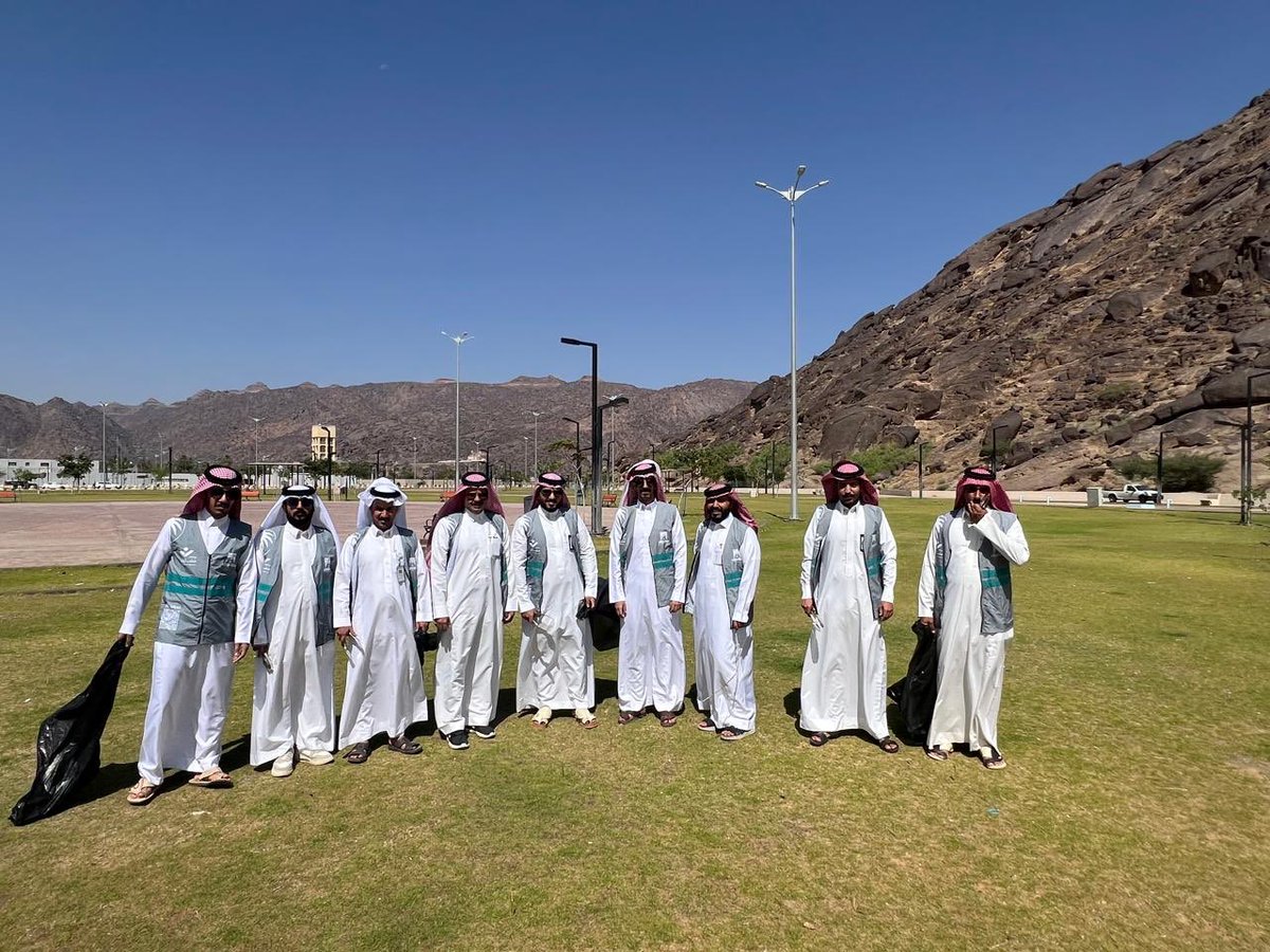 أمانة نجران |
تدشّن مبادرة"إتحاد الأحياء" ضمن حملة "تطوعك يبني مستقبل نجران" 🌿🤝
بهدف إشراك الأهالي في التشجير والنظافة حول المرافق العامة وتعزيز الشراكة المجتمعية لتحسين #جودة_الحياة 

#أمانة_منطقة_نجران