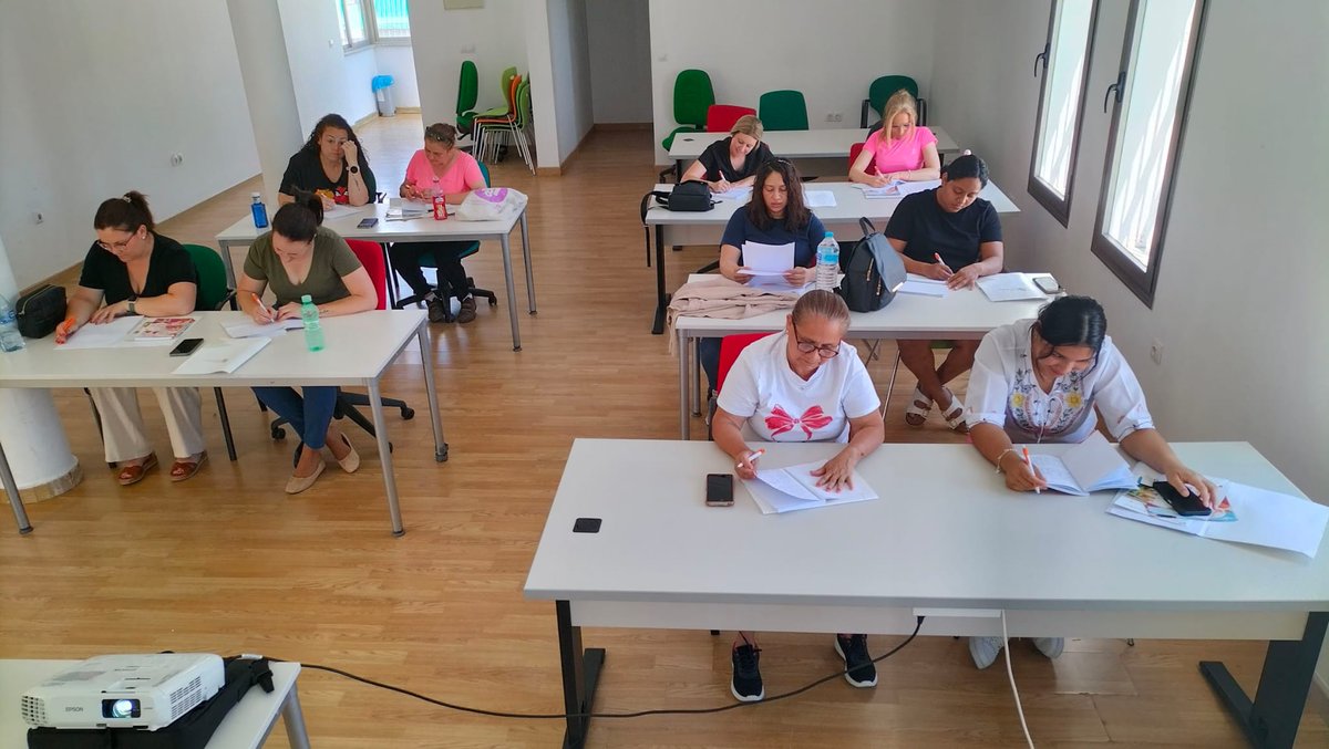 💚 Un espacio para compartir algunas imágenes de nuestro programa de atención psicosocial para familiares de personas dependientes en la comunidad de Andalucía.

Una iniciativa que promueve el bienestar y el autocuidado en municipios rurales 🫶

#SolidaridadIntergeneracional