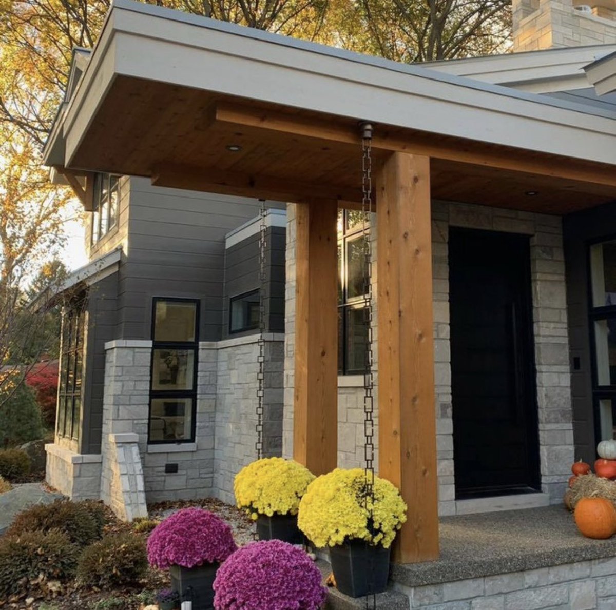 JPCHomebuilder's tweet image. A welcoming start to the week - natural materials, clean lines, and the colors of the season coming together in perfect balance. 🍂
🍁 Explore more at: jpcraighomebuilders.com
#CustomHome #DesignBuild #Architecture #MountainModern #Autumn #OaklandCounty #JPCraig