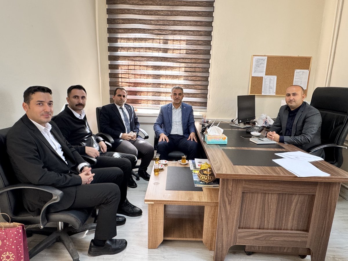 📍Şırnak İl MEM

Şırnak İl Milli Eğitim Müdürlüğüne görevlendirilen ve atanan şube müdürlerimize #EğitimBirSen şube yönetimimiz ile hayırlı olsun ziyaretinde bulunduk.
 
Şube müdürlerimize yapacakları her bir hayırlı işlerinde muvaffakiyetler dileriz.