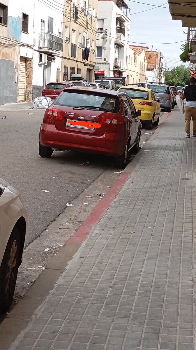 infoplanada's tweet photo. Hola, @SmatsaSbd porqué está la #laPlanadadelpintor tan sucia, no tenéis barrenderos? Es una vergüenza la limpieza del barrio. @Aj_Sabadell https://t.co/QWcjvwq61l