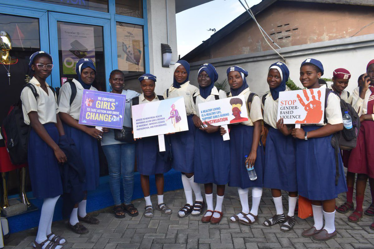 YEFNigeria's tweet photo. Girls from Surulere Girls Secondary School, Ideal Girls Secondary School, Gbaja Girls Secondary School, Community Senior High School, and New Era Senior Girls School joined us at the YEF office to celebrate the International Day of the Girl!  #GirlsLead https://t.co/ncJvb2R2nQ