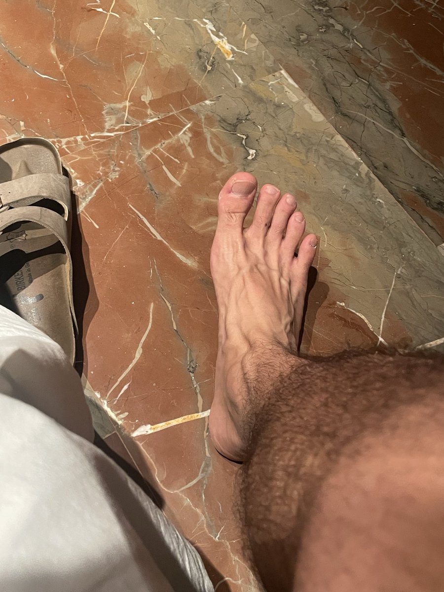 feetyfull's tweet image. hairy and veiny

RT if you’d suck my toes
#gayfeet #feetmaster