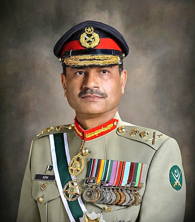 سیلوٹ ہے اس مرد مجاہد کو بیک وقت غداروں نمک حرامیوں اور موودیوں کو دھول
چٹا رہا

پاکستان زندہ باد 🇵🇰