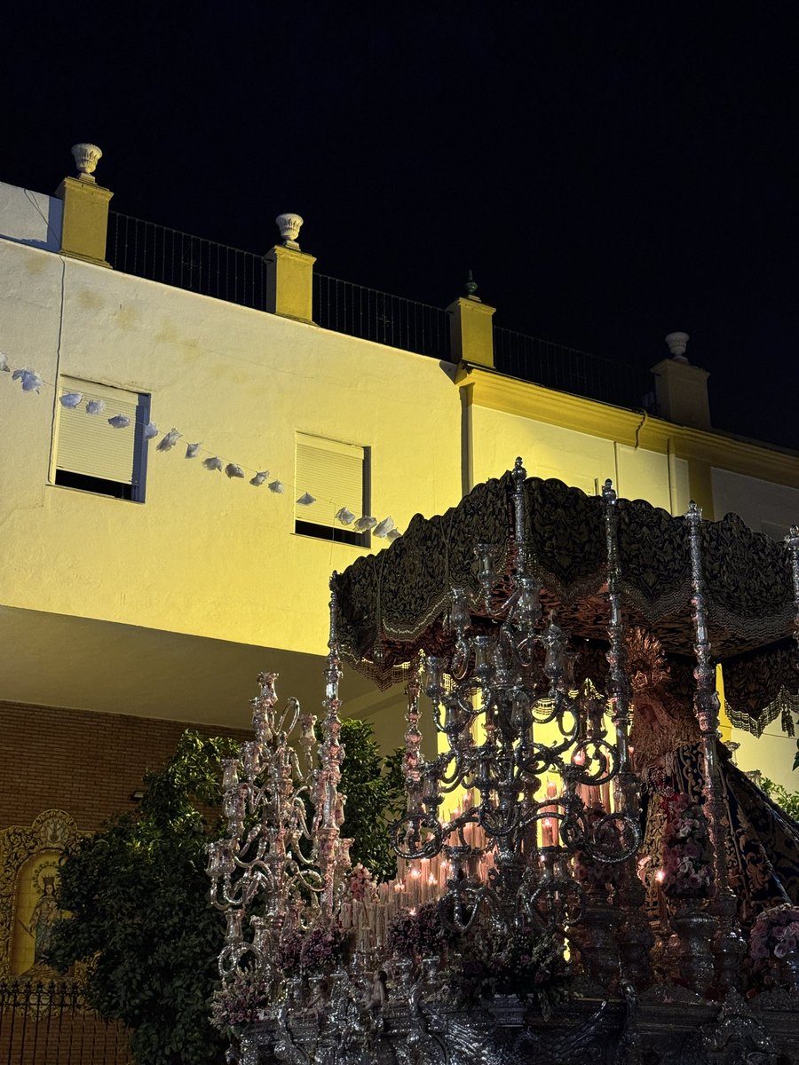 Representación de nuestra Asociación al paso de María Santísima del Gran Perdón en su procesión extraordinaria por nuestro Santuario Inspectorial de María Auxiliadora. 

#ProtagonistasdelaHistoria