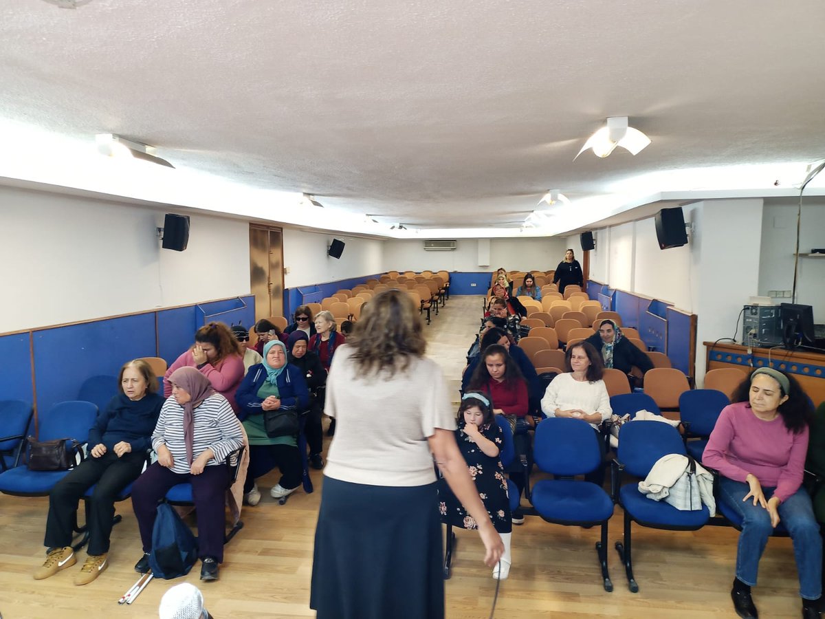 Kadın Sekreterimiz Selma Alp organizasyonunda,kadın üyelerimizle 11 Ekimde buluştuk.Kadınların el emeği sunumlarıyla birlikte şubemizinde  çeşitli ikramları eşliğinde yapılan müzikli eğlenceli etkinlikte,uzmanlarla kahkaha yogası yapıldı ve kadınların Şubemizden talepleri alındı.