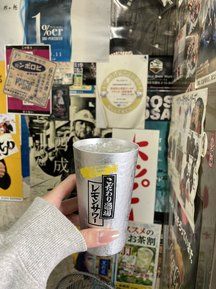 moon____jp's tweet image. 西成2軒目！📍呑み処 八福神 👼🏻
ステッカー沢山で見てるだけで楽しかったし、写真は撮り忘れたけど、野菜炒めちょいピリ辛でうんまかったあ🫰🏻🔥💯